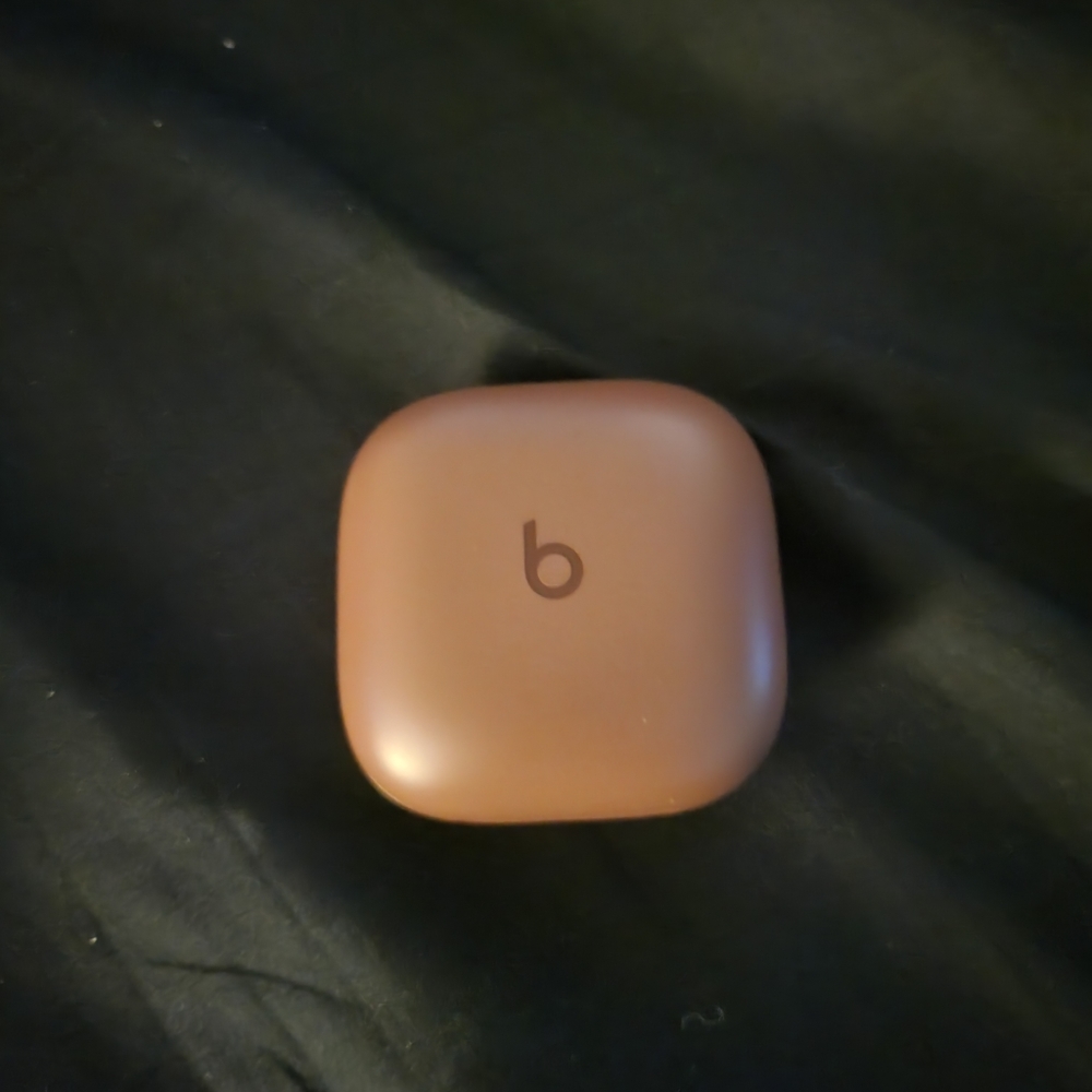 Beats fit pro x kim Kardashian